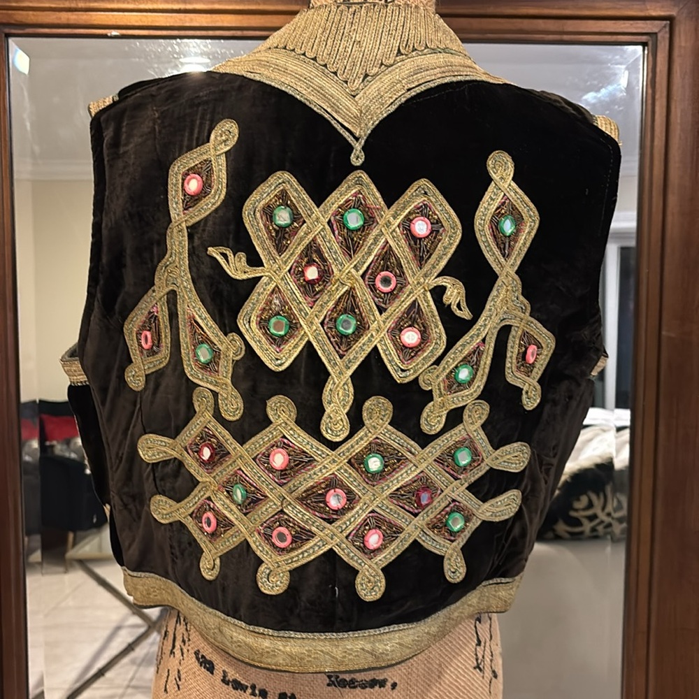 1960s Black Velvet Metallic Gold Embroidered Mirror Detail - Picture 5 of 6